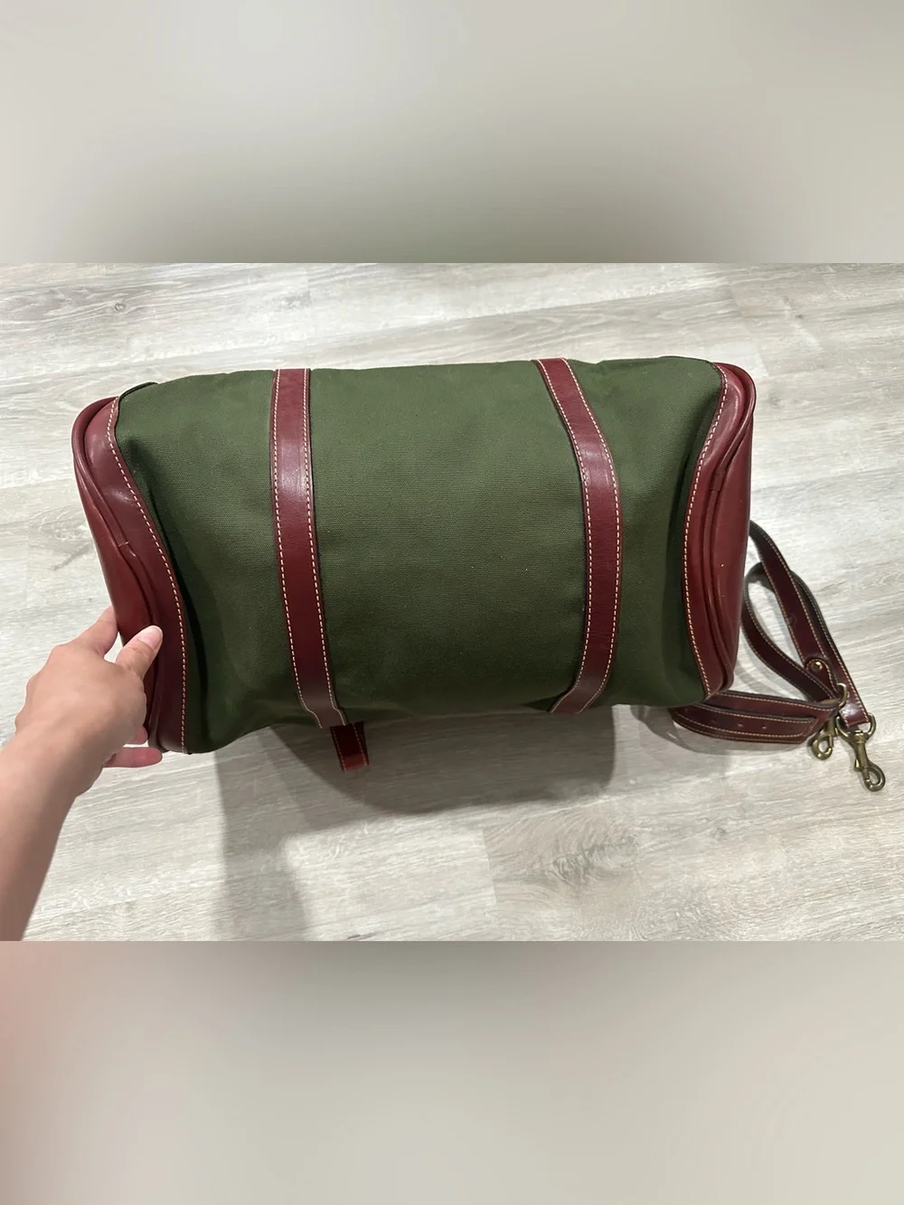 BG32 NWT Holland Sport Leather & Canvas Duffle Bag Safari Green 16” Length